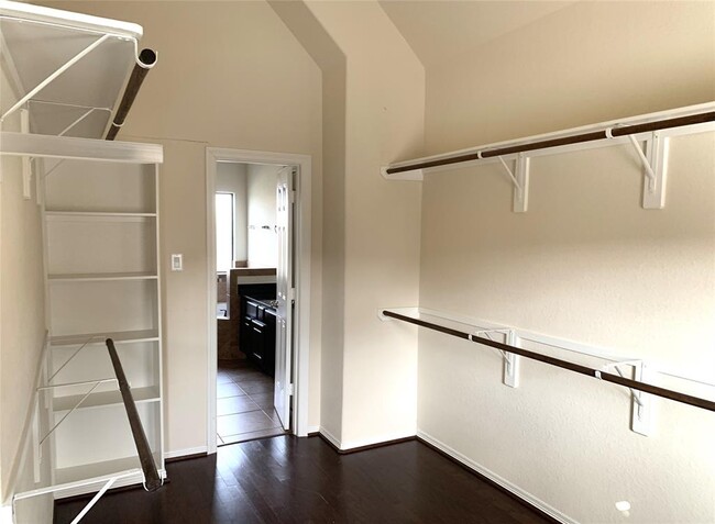 Building Photo - 3021 Kisling St