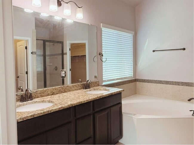 Building Photo - 323 Chisholm Trail