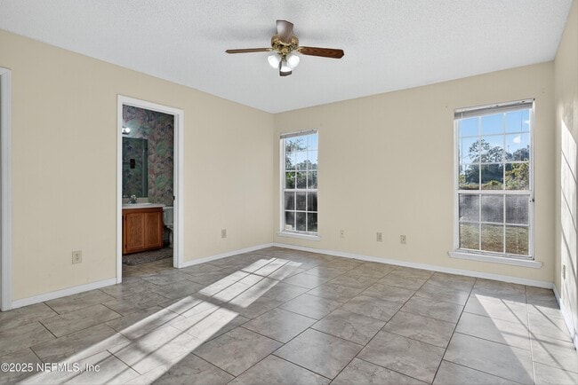 Building Photo - 11170 Wandering Oaks Dr