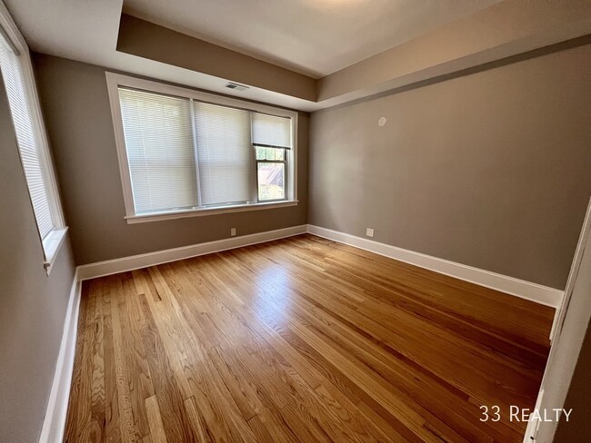 Building Photo - **Application Pending** 2 Bed 2 Bath / Oak...