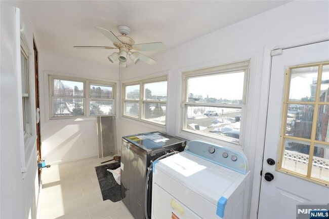 Building Photo - 52 Elizabeth St