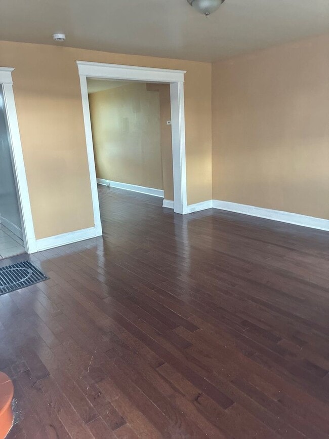 Building Photo - 2710 W Franklin St