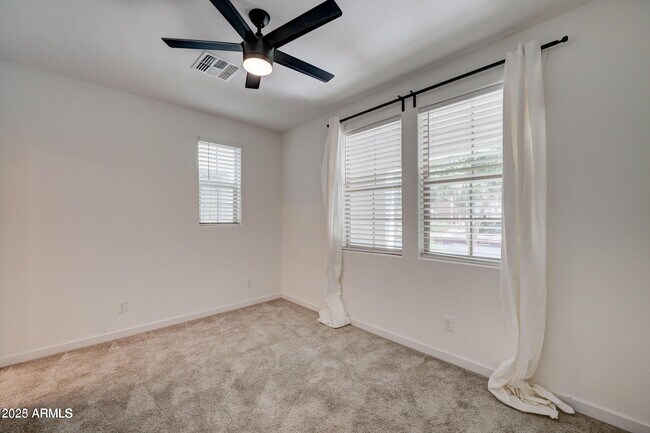 Building Photo - 1717 E Dogwood Ln