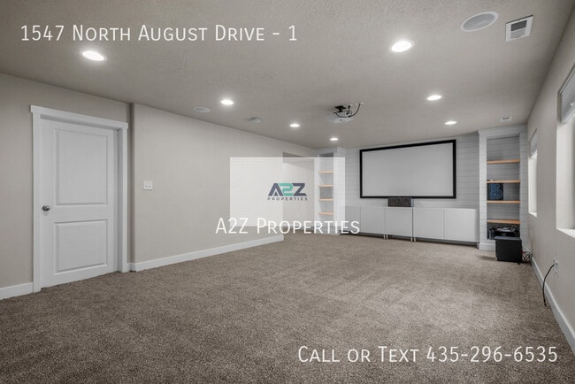 Building Photo - 1547 N August Dr