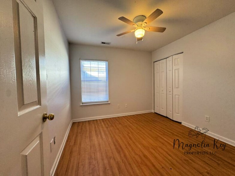 Building Photo - 1117 Stoney Falls Blvd