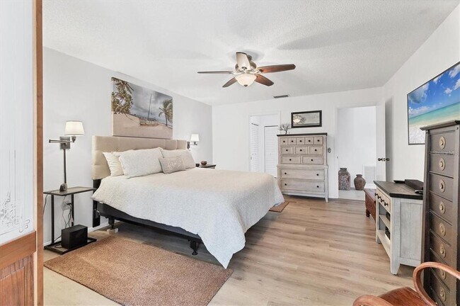 Building Photo - 6304 Pelican Dr