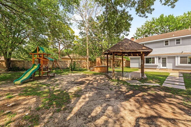 Building Photo - 2114 Briargreen Dr