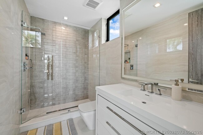Building Photo - 401 Lido Dr