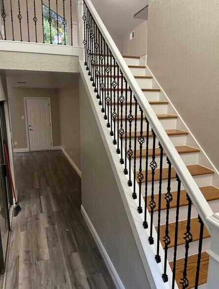 Building Photo - 6018 Elkwood Forest Dr