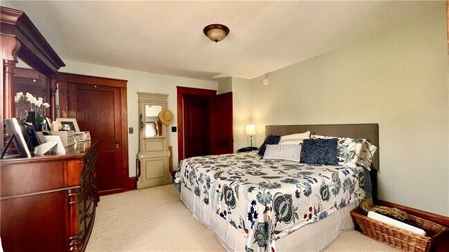 Building Photo - 11 White St