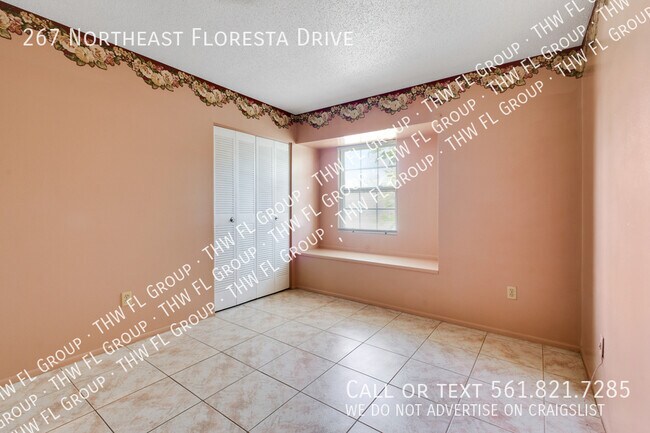 Building Photo - 267 NE Floresta Dr