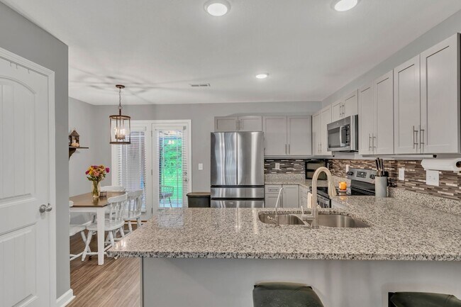 Building Photo - 253 Woodland Vly Ln