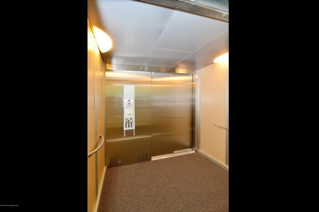 Building Photo - 46 Channel Dr