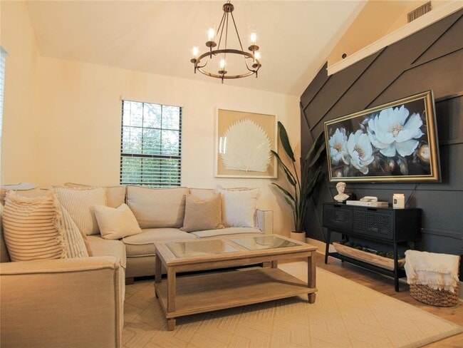 Building Photo - 1308 San Bernard St