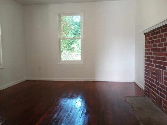 Building Photo - 2 Bedroom 2 Bathroom