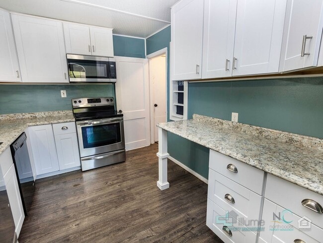 Building Photo - Beautiful River-View Home Near Downtown Warrenton