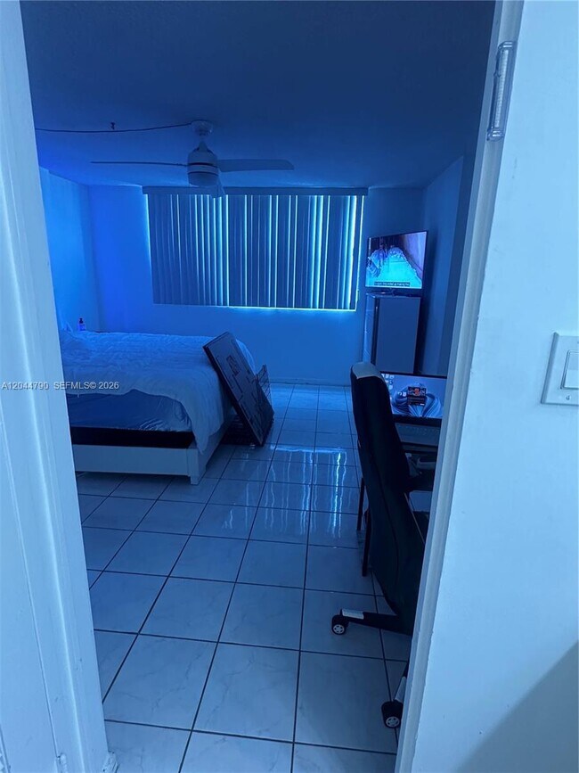 Building Photo - 9225 Collins Ave