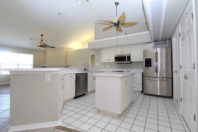 Building Photo - Spacious 3-Bedroom Cantonment Home with Sc...