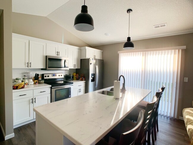 Building Photo - ADORABLE SINGLE FAMILY HOME! BUILT IN 2018!