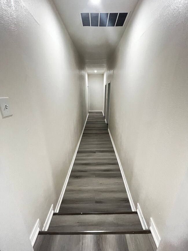 Building Photo - 1204 NW Fort Sill Blvd