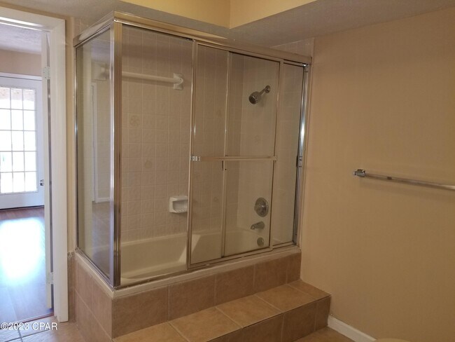 Building Photo - 7129 S Lagoon Dr