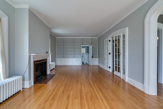 Building Photo - 160 Ten Eyck St