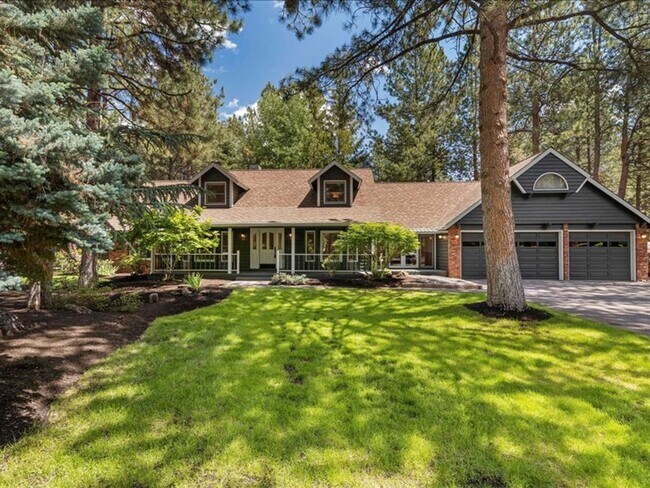 Primary Photo - Stunning Custom Home 4 Bedroom in the Gate...