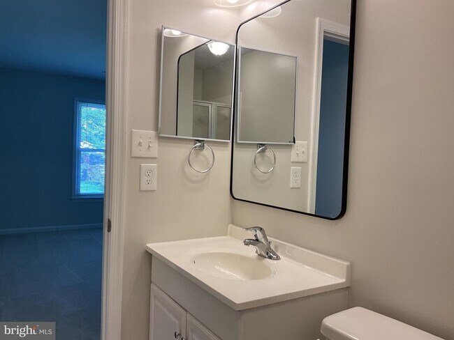 Building Photo - 8904 Grass Valley Ct