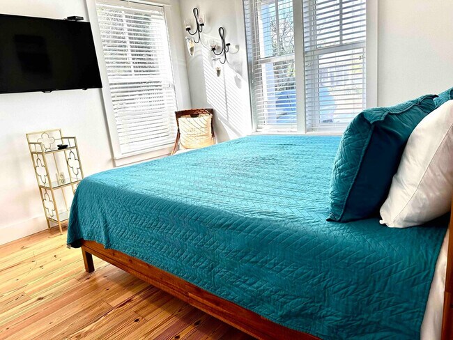 Building Photo - 87 Barracuda St