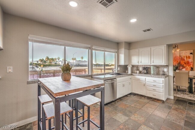 Building Photo - 5198 Hibbetts Dr