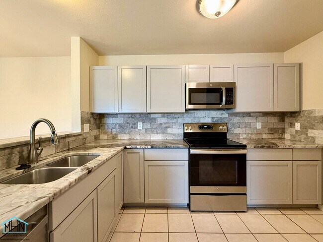 Building Photo - Bright & Beautiful 3-Bedroom 2-Bath Home Conveniently Located to FT SAM and Randolph AFB!