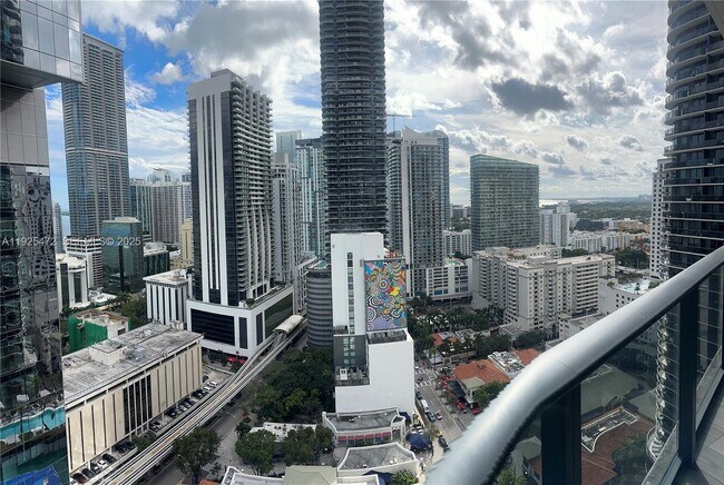 Building Photo - 801 S Miami Ave