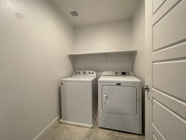 Building Photo - HENDERSON CADENCE COMMUNITY - 3 bed 2.5 ba...
