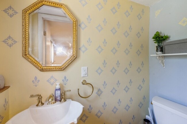 Building Photo - 50 Edgewood Dr