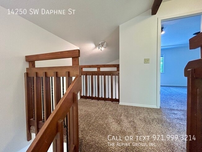 Building Photo - 14250 SW Daphne St
