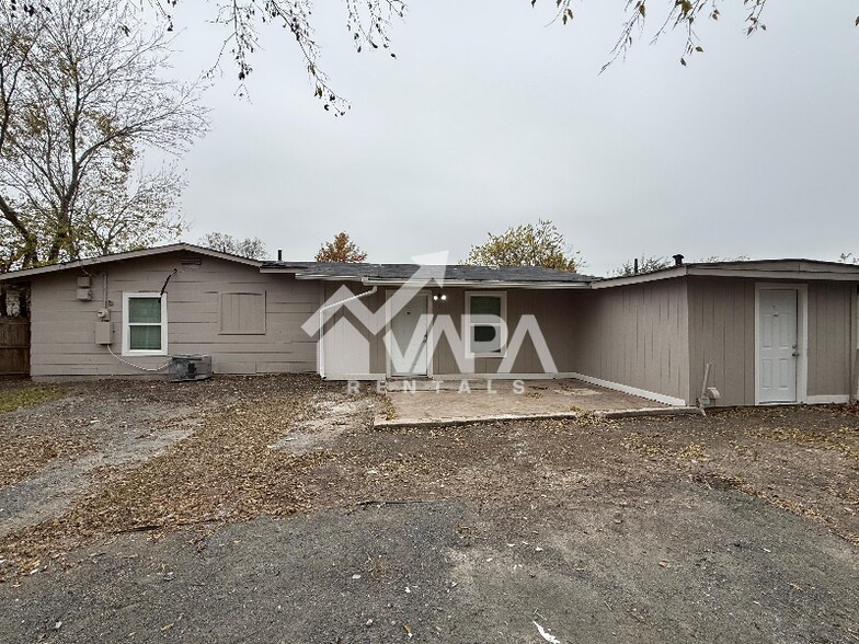 Building Photo - 143 Huxley Dr