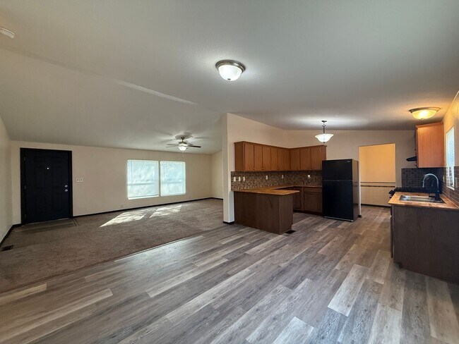 Building Photo - FR T L12795