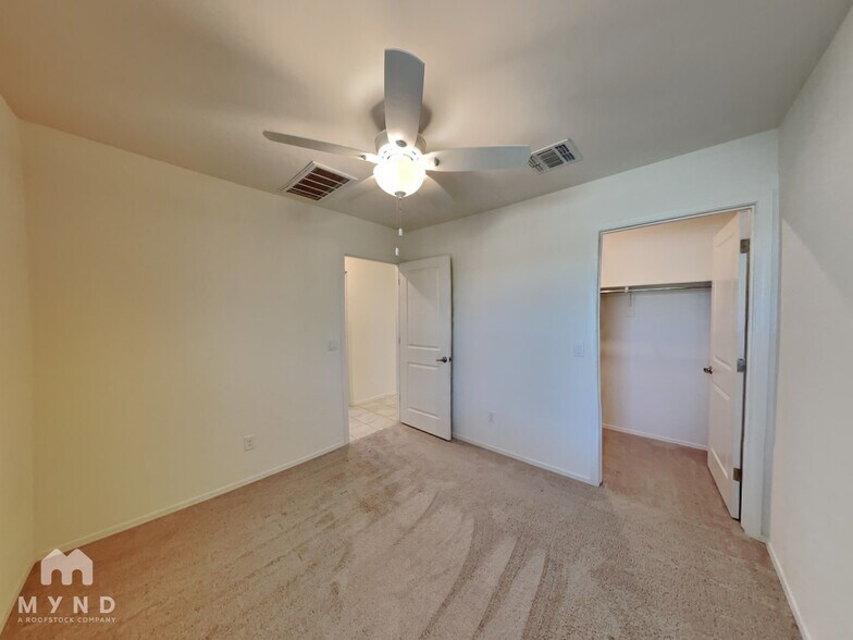 Building Photo - 10761 W Wexford Ln