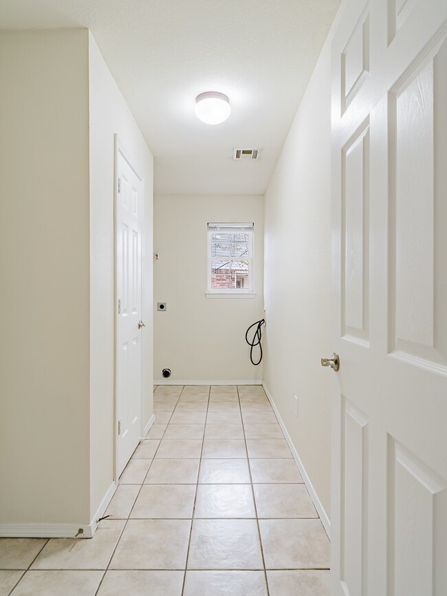 Building Photo - 2110 SE Atherton Cir