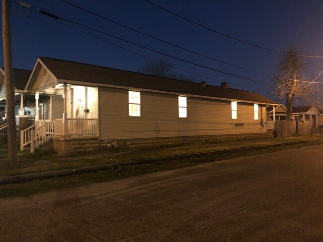 Building Photo - 1334 Monroe St