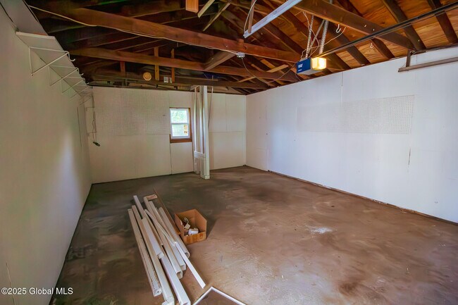 Building Photo - 10 Sherwood Dr