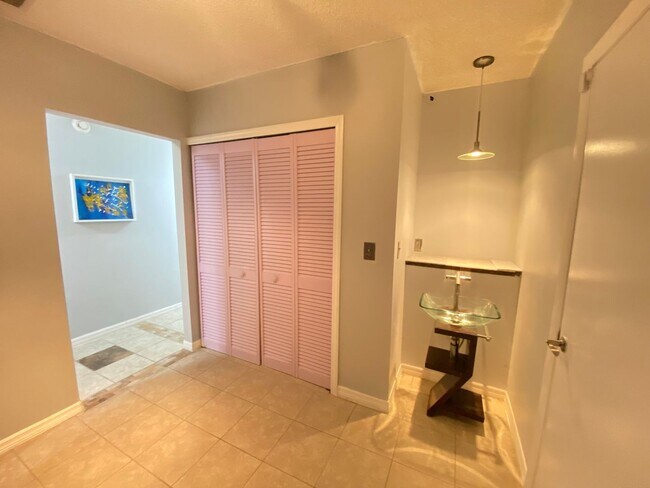 Building Photo - 4955 Southfork Ranch Dr