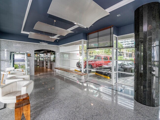 Building Photo - 1402 Brickell Bay Dr