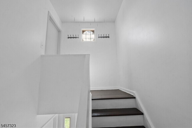 Building Photo - 58 Jardine Rd