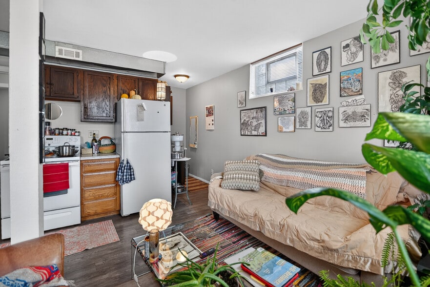 Building Photo - 203 S Main St