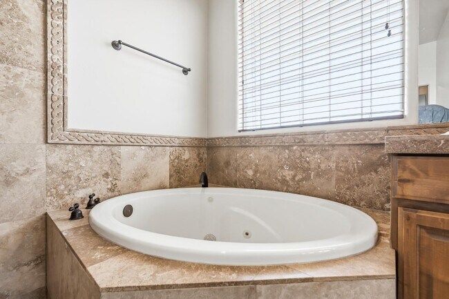 Building Photo - 3510 W Bohl St