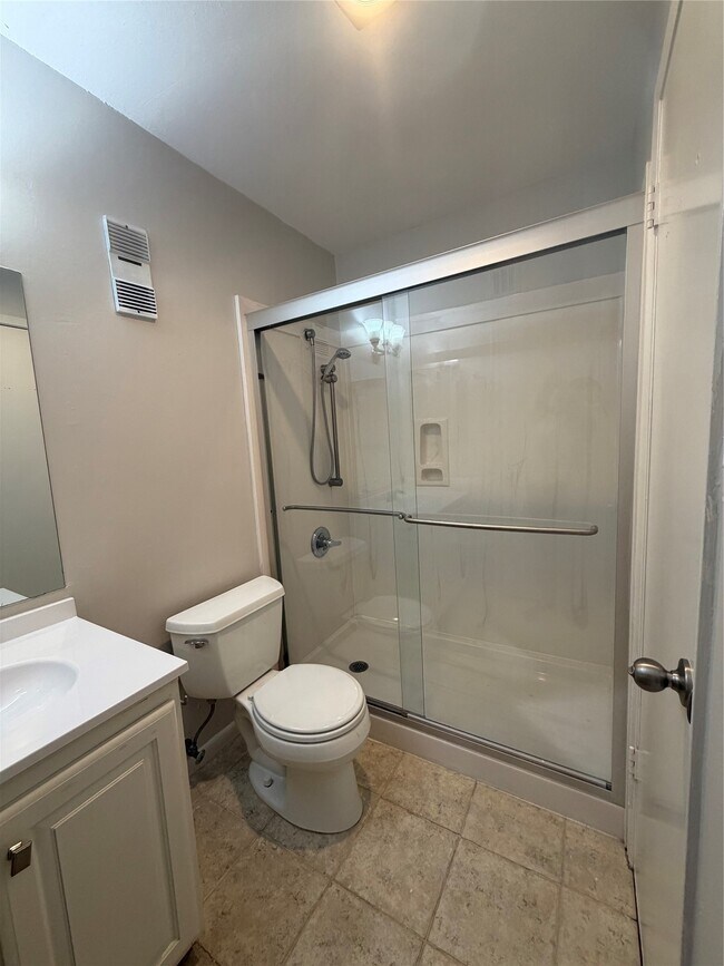 Building Photo - 3300 Pebblebrook Dr