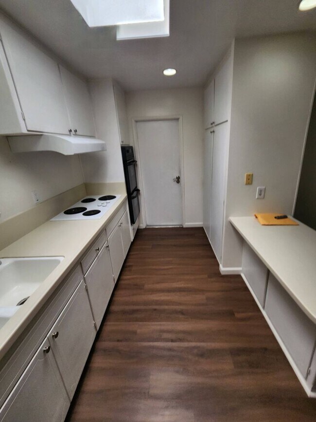 Building Photo - 4 Bedroom Single Story House in University City