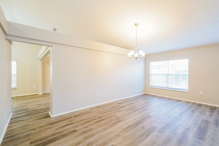 Building Photo - 1434 Lakehurst Way