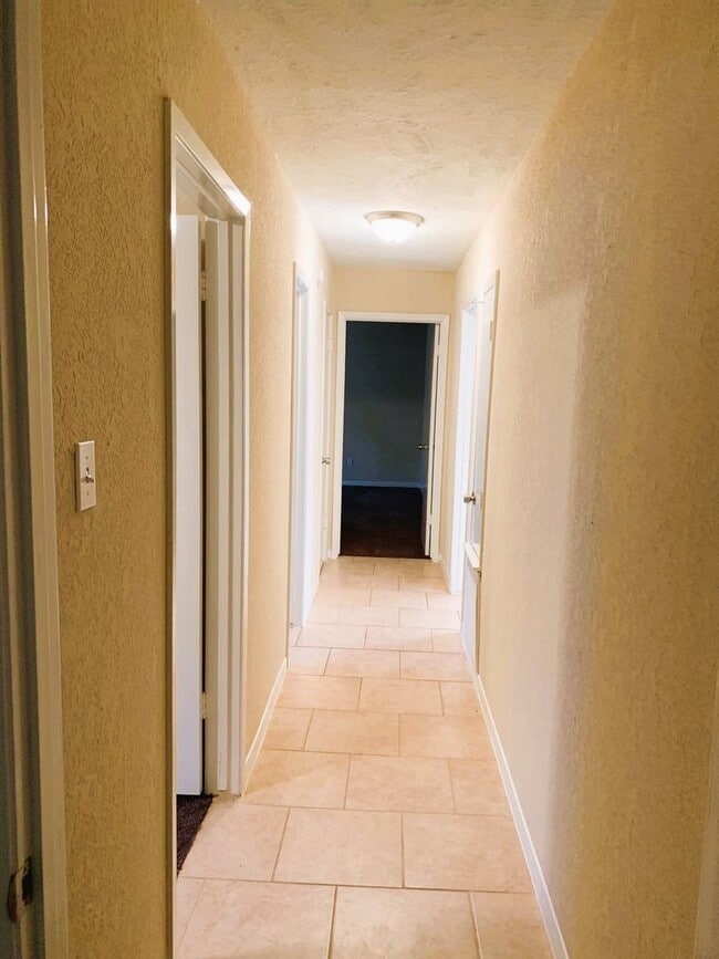 Building Photo - 24907 Hickory Hill Rd